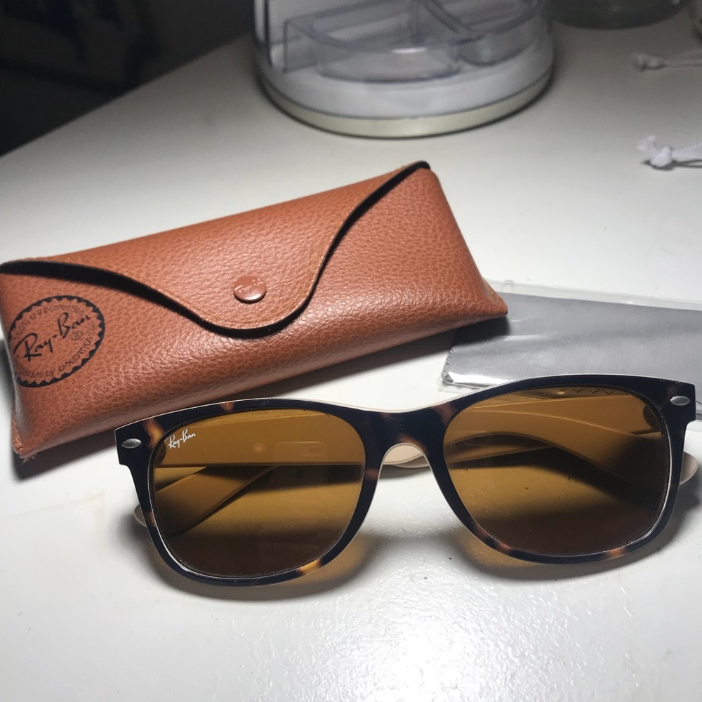 Barely worn authentic Ray Bans!